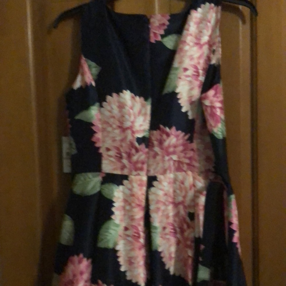 ๐ Dress - Picture 3 of 8